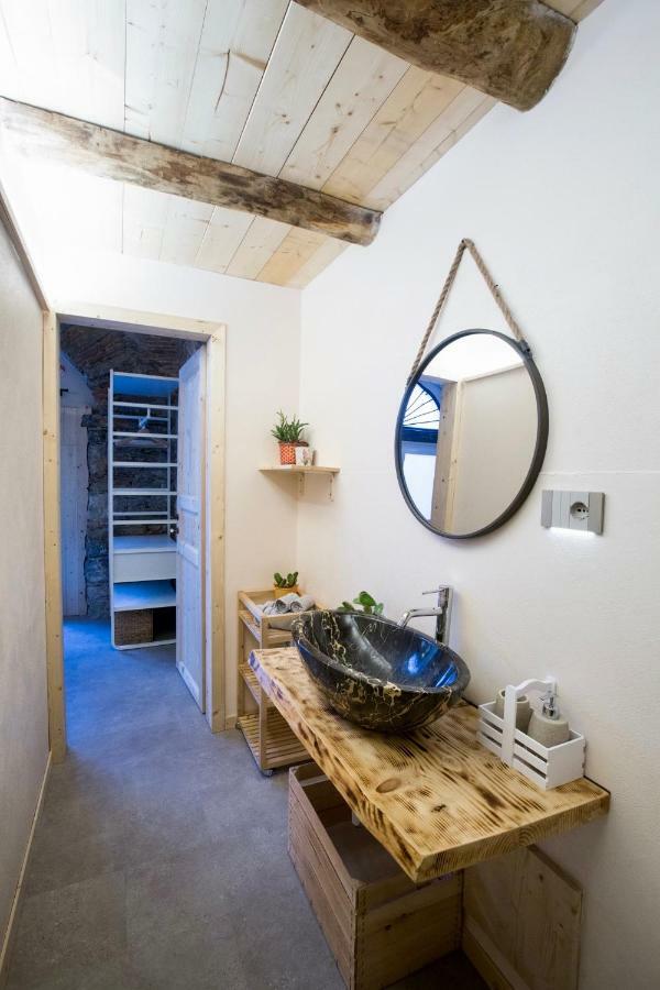 Rock & Wood - Apartment & Room Специя Екстериор снимка